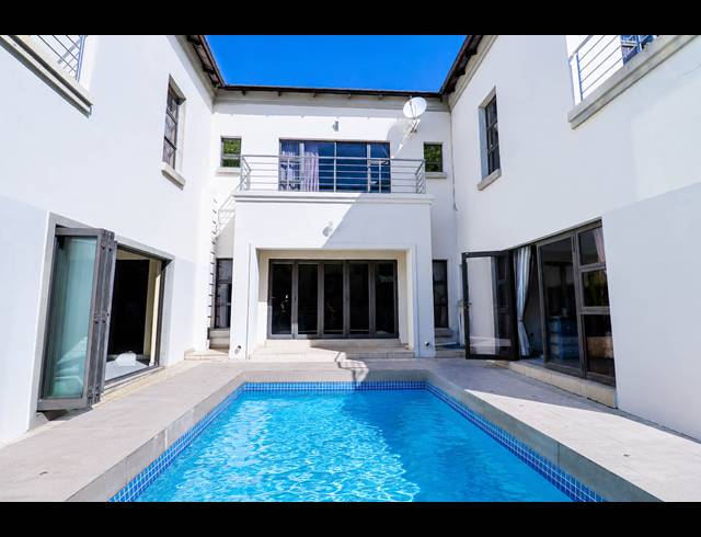 4 BEDROOM GOLF ESTATE FOR SALE IN BLUE VALLEY GOLF ESTATE